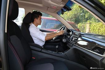 2017款宝骏560 1.5T 手动舒适型7座 