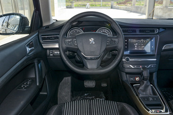 2016款东风标致408 1.6T自动豪华版