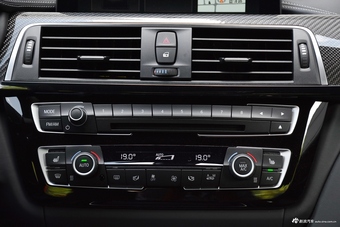 2017款宝马M4手动双门轿跑车