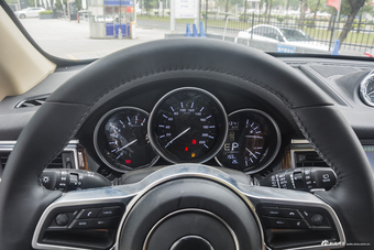 2017款众泰SR9 2.0T自动极致之心版