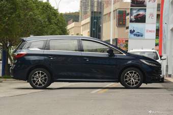 2018款比亚迪宋MAX 1.5T自动智联精英型6座