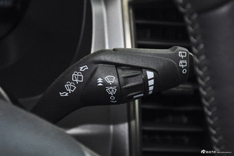 2016款撼路者2.2T手动四驱豪华版柴油