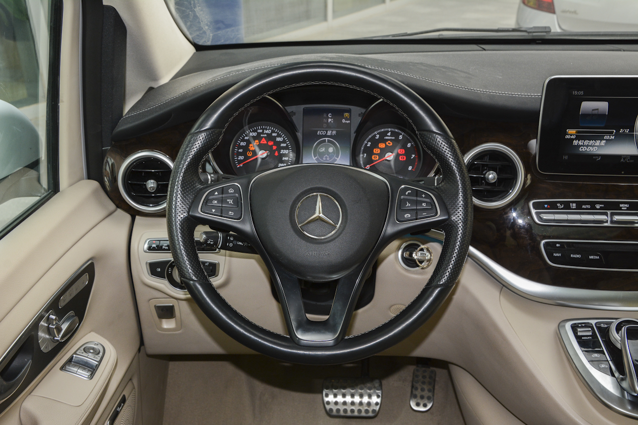2017款奔驰V级 V 260 尊贵版