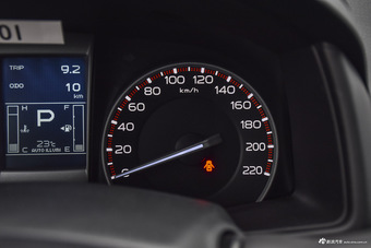 2015款五十铃D-MAX 2.5T自动两驱高通过精英款