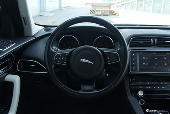 2016款捷豹F-PACE 2.0T自动R-SPORT运动版