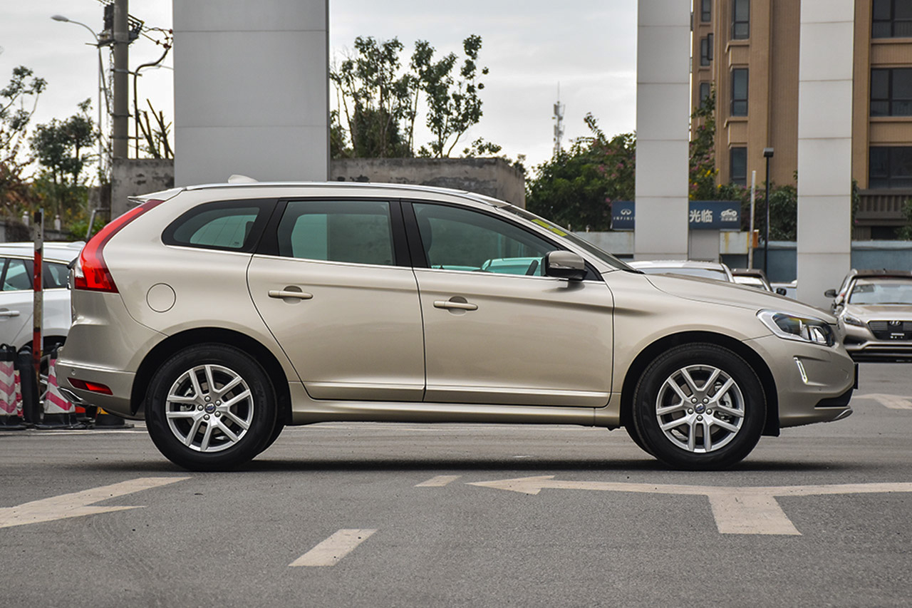 2017款沃尔沃XC60 2.0T自动T5 智进版