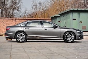 2018款奥迪A8L 3.0T自动55 TFSI quattro尊贵型