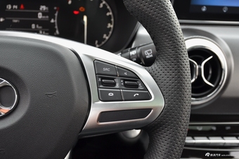 2018款北汽绅宝智行1.5T手动精英版