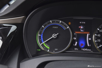 2017款思铂睿混动2.0L自动净驰版