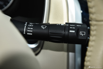 2015款楼兰 2.5L自动XV RES Plus两驱豪雅版