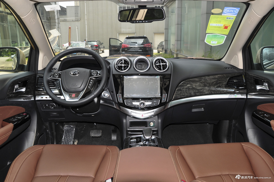 2015款比亚迪唐2.0T自动四驱旗舰型