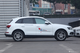 2017款奥迪Q5 2.0T自动40TFSI舒适型 