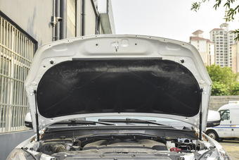 2016款驭胜S350 2.0T手动四驱汽油豪华天窗版5座