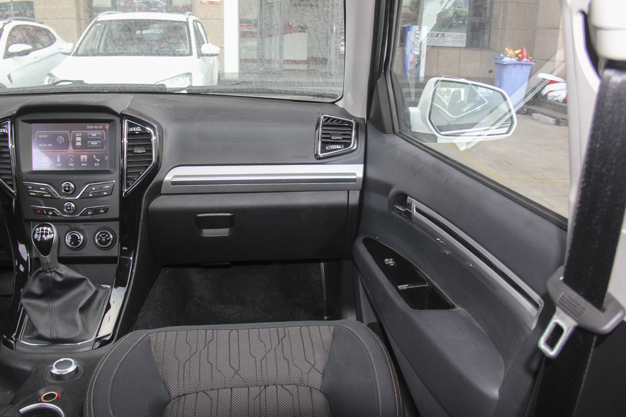 2018款陆风X8 1.8T手动汽油4X4豪华型