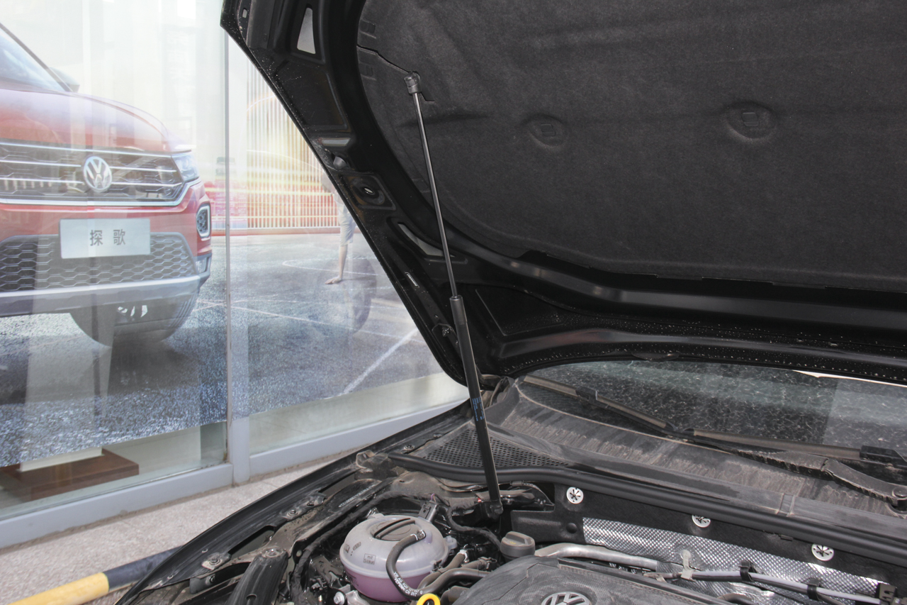 2018款迈腾1.8T自动330TSI DSG尊贵型