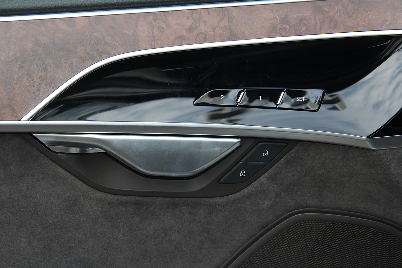 2018款奥迪A8L 3.0T自动55 TFSI quattro豪华型