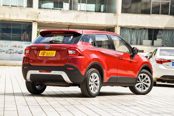 2016款中华V3 1.5L手动智能型 炫耀红