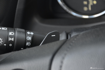 2017款卡罗拉改款双擎1.8L自动E-CVT领先版