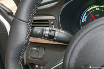 2018款起亚K5 PHEV 2.0L自动智尊版