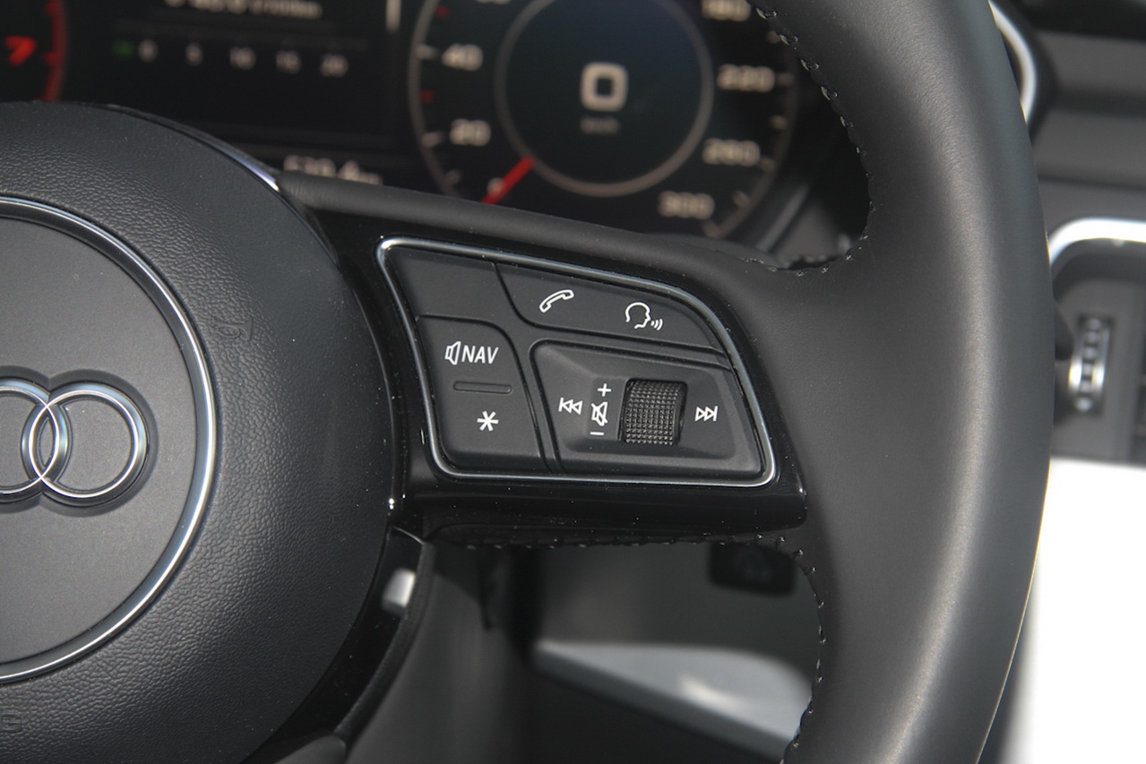 2017款奥迪A4L 2.0T自动40TFSI运动型