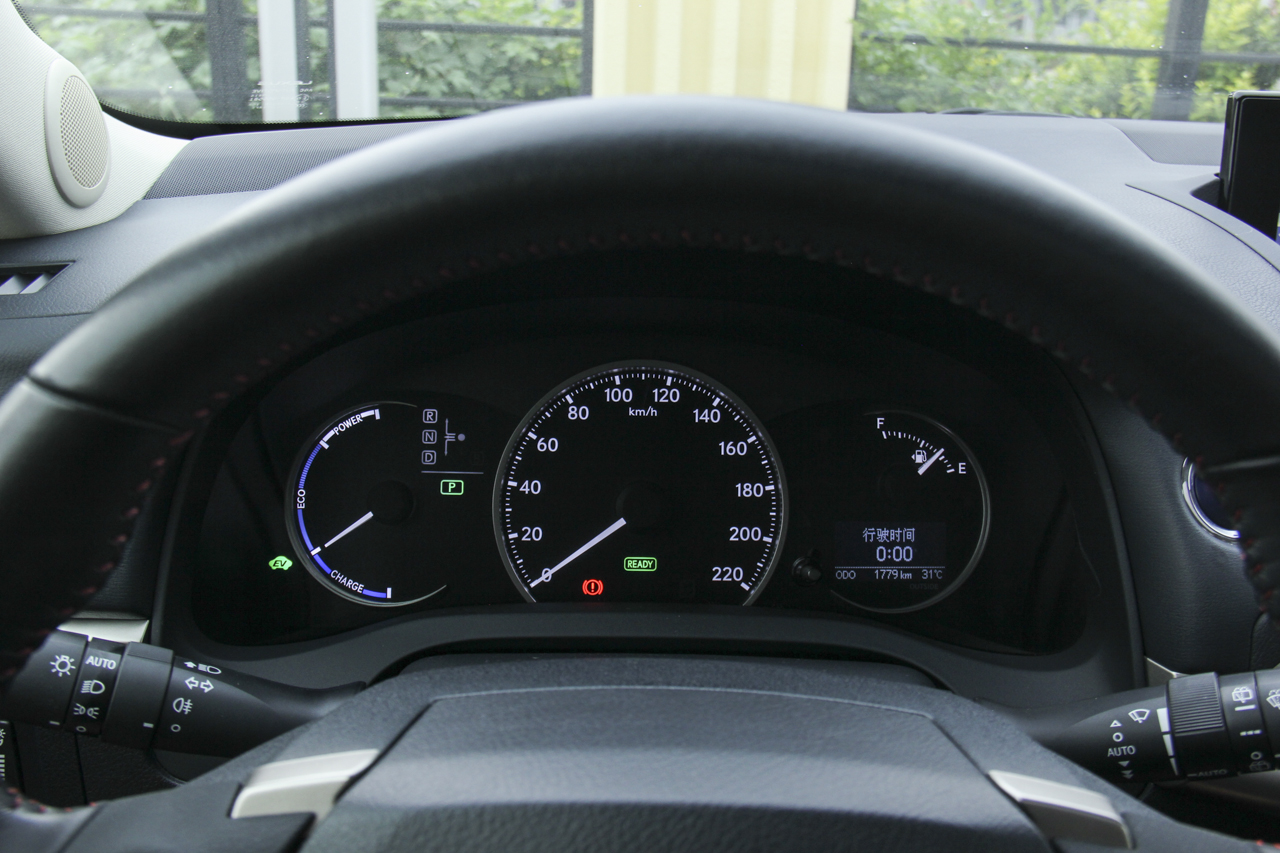 2017款雷克萨斯CT200h 舒适版双色