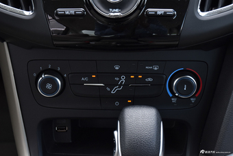 2017款福克斯三厢1.6L自动舒适型智行版