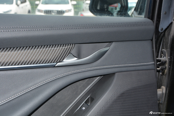 2017上汽大通D90 2.0T自动两驱水星