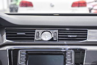 2016款帕萨特1.8T自动尊荣版330TSI