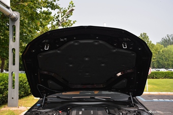 2018款宝马7系740Li 3.0T自动尊享型卓越套装xDrive