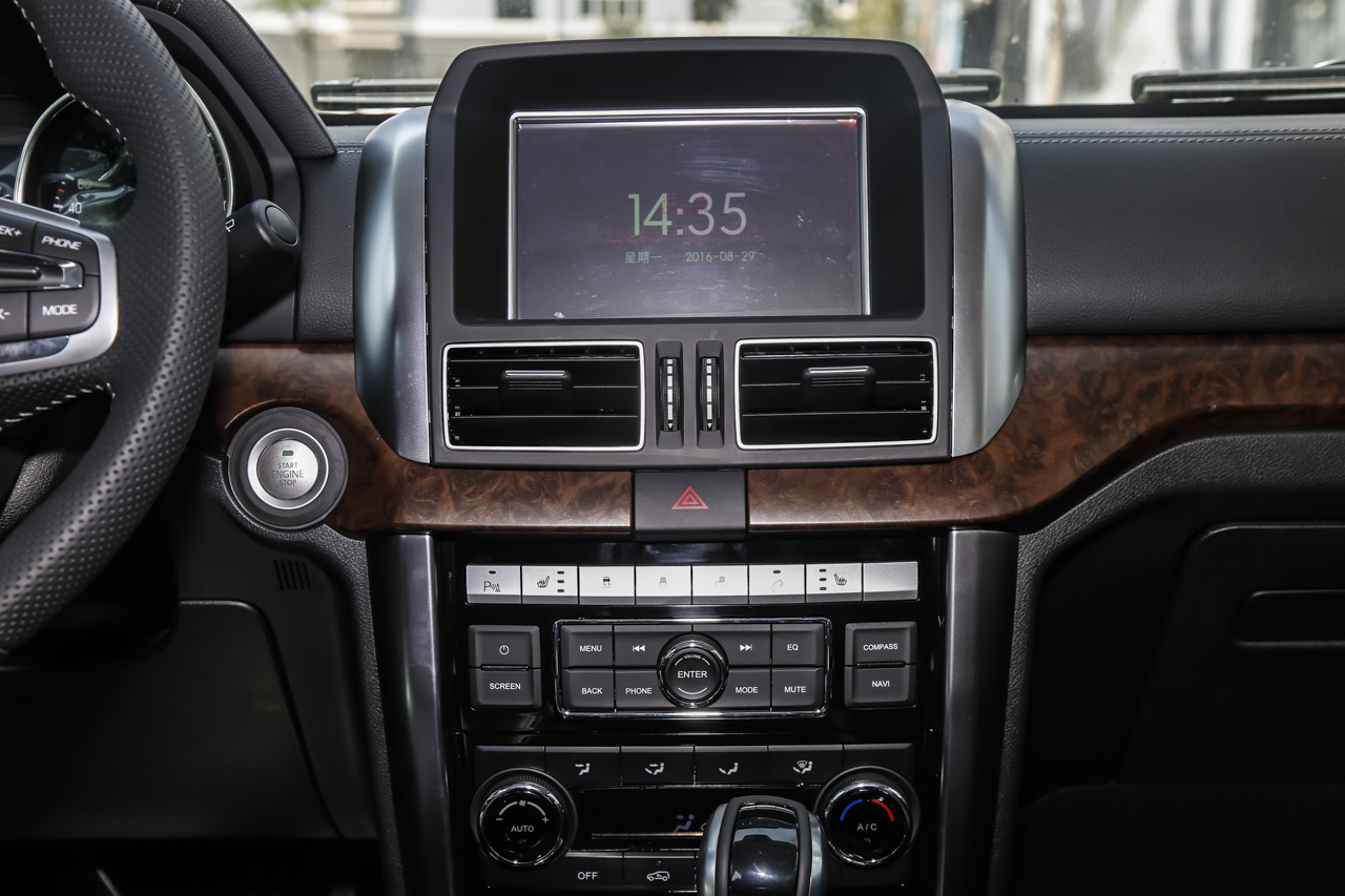 2016年北京BJ80 2.3T自动尊贵版