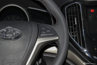 2016款长安CX70 1.6L手动运动型