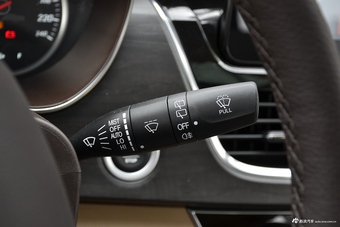 2017款宝骏730 1.5T手动尊享型7座