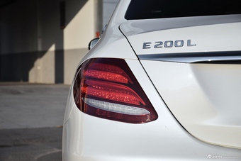 2017款奔驰E级2.0T自动 200 L 运动型 4MATIC