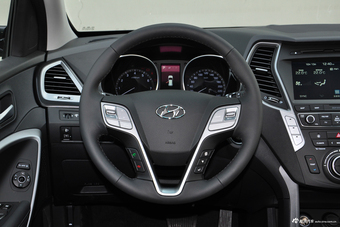 2017款全新胜达2.0L自动两驱智能型7座