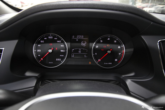 2018款荣威360 PLUS 1.5L自动尊享版