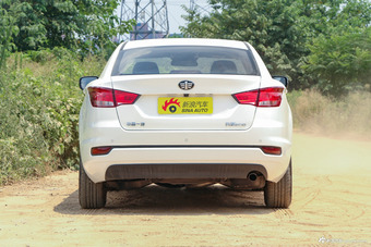 2016款奔腾B50 1.6L手动豪华型