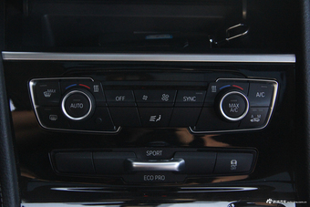 2016款宝马2系旅行车218i 1.5T自动运动设计套装 