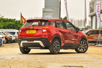 2016款中华V3 1.5T自动旗舰型 炫耀红