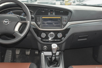 2017款海马M6 1.5T手动豪华型