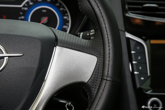 2016款海马V70 2.0L手动适·畅型 6座