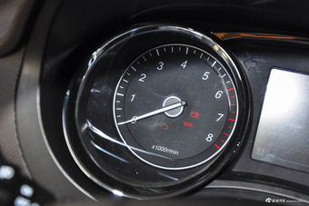 2015款五菱宏光S1 1.5L手动舒适型 白