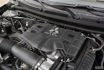 2017款帕杰罗·劲畅SPORT 3.0L自动V6中东版