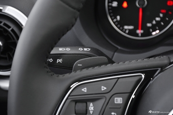 2018款奥迪A3 30周年型2.0T自动Limousine 40 TFSI运动型