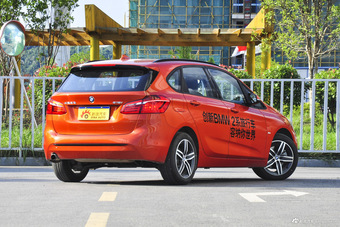 2016款宝马2系旅行车218i 1.5T自动运动设计套装