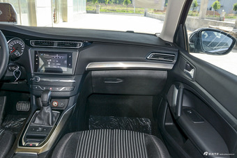 2016款东风标致408 1.6T自动豪华版