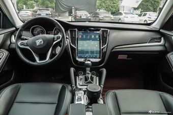 2016款众泰SR7 1.5T自动魔方之心版图片