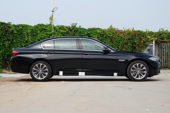 2017款宝马5系2.0T自动528Li 领先型