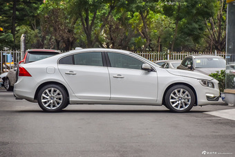 2017款沃尔沃S60L 2.0T自动T4智远版