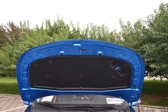 2016款宝骏310 1.2L手动豪华型 碧海蓝