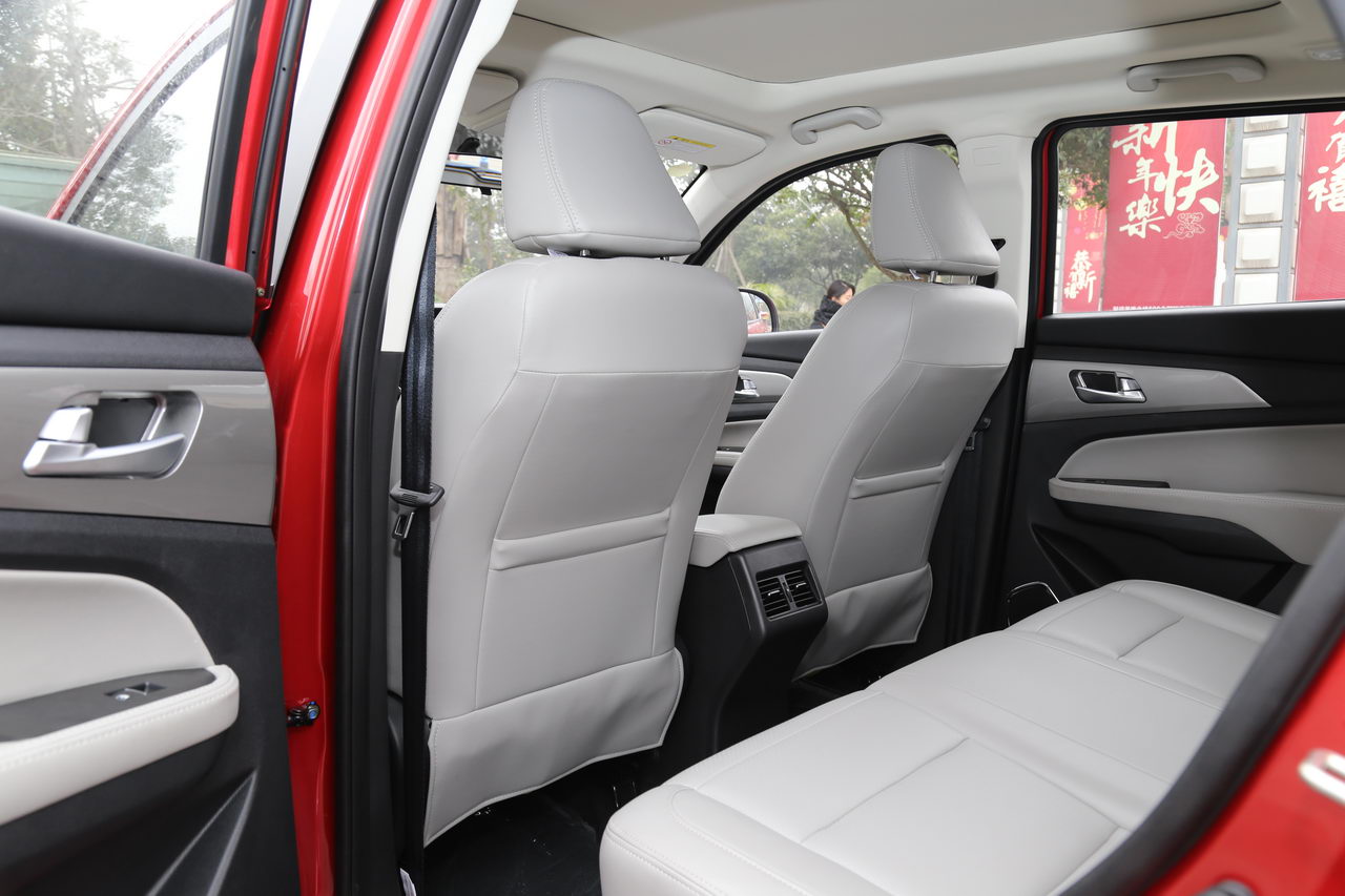 2017款北汽幻速S5 1.3T 手动尊贵型